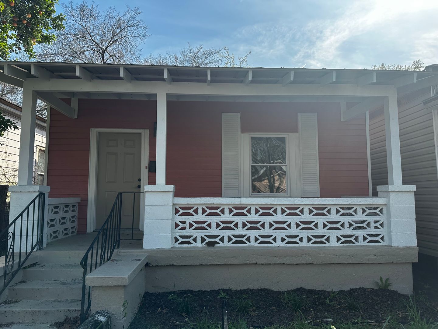 Savannah House: 915 West Victory Drive