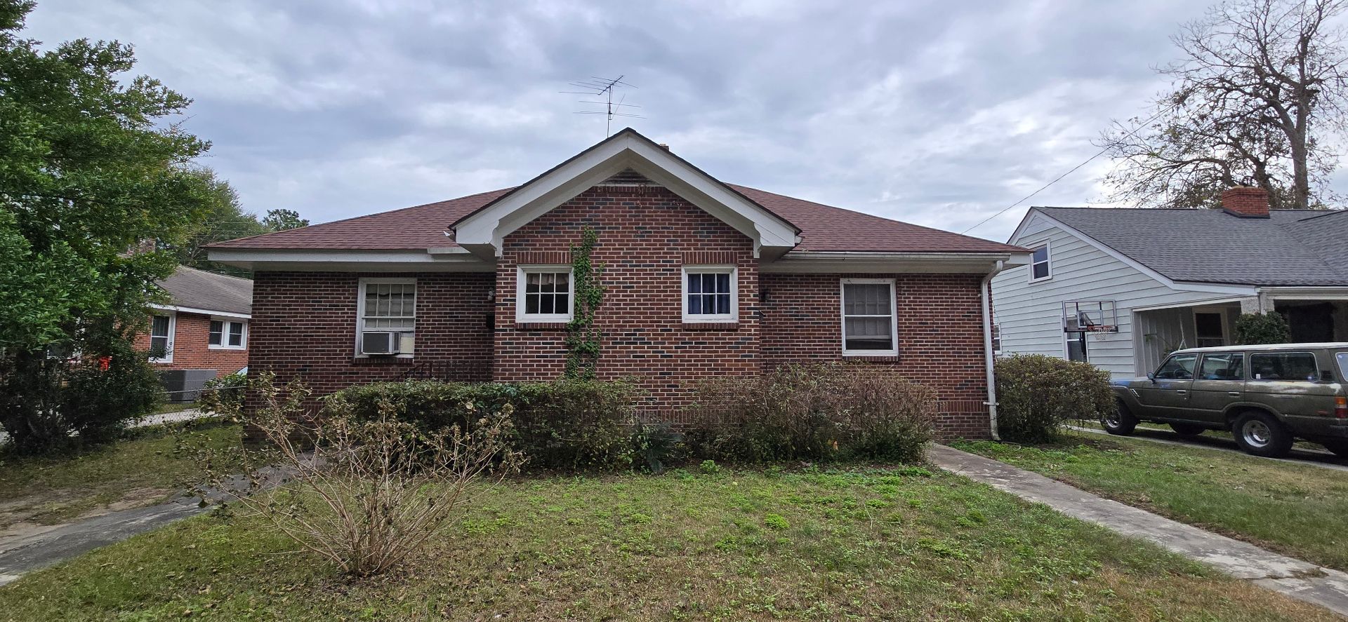 Savannah Apartment: 1513 East 49th Street