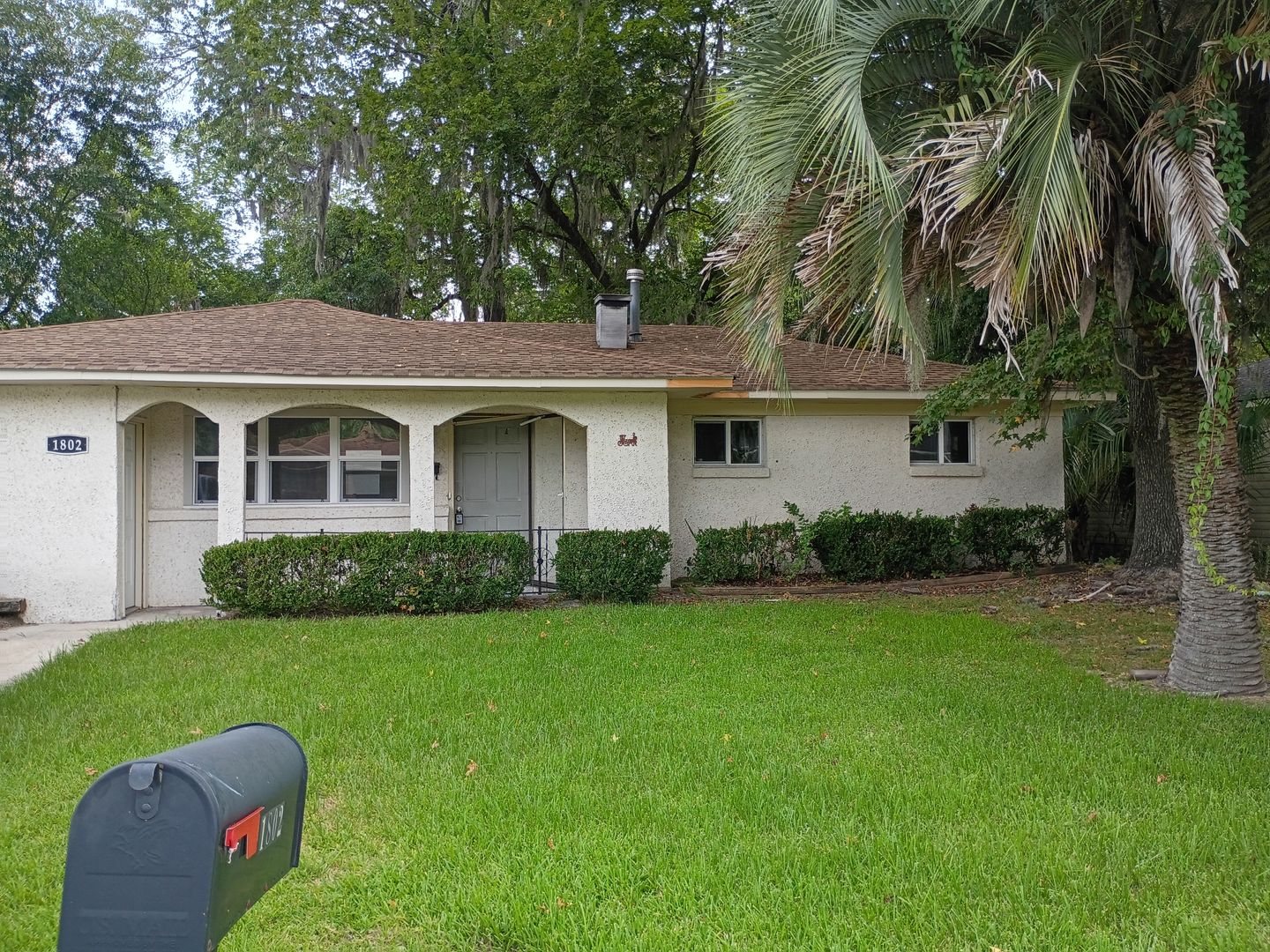 Savannah House: 1802 E 58th Street