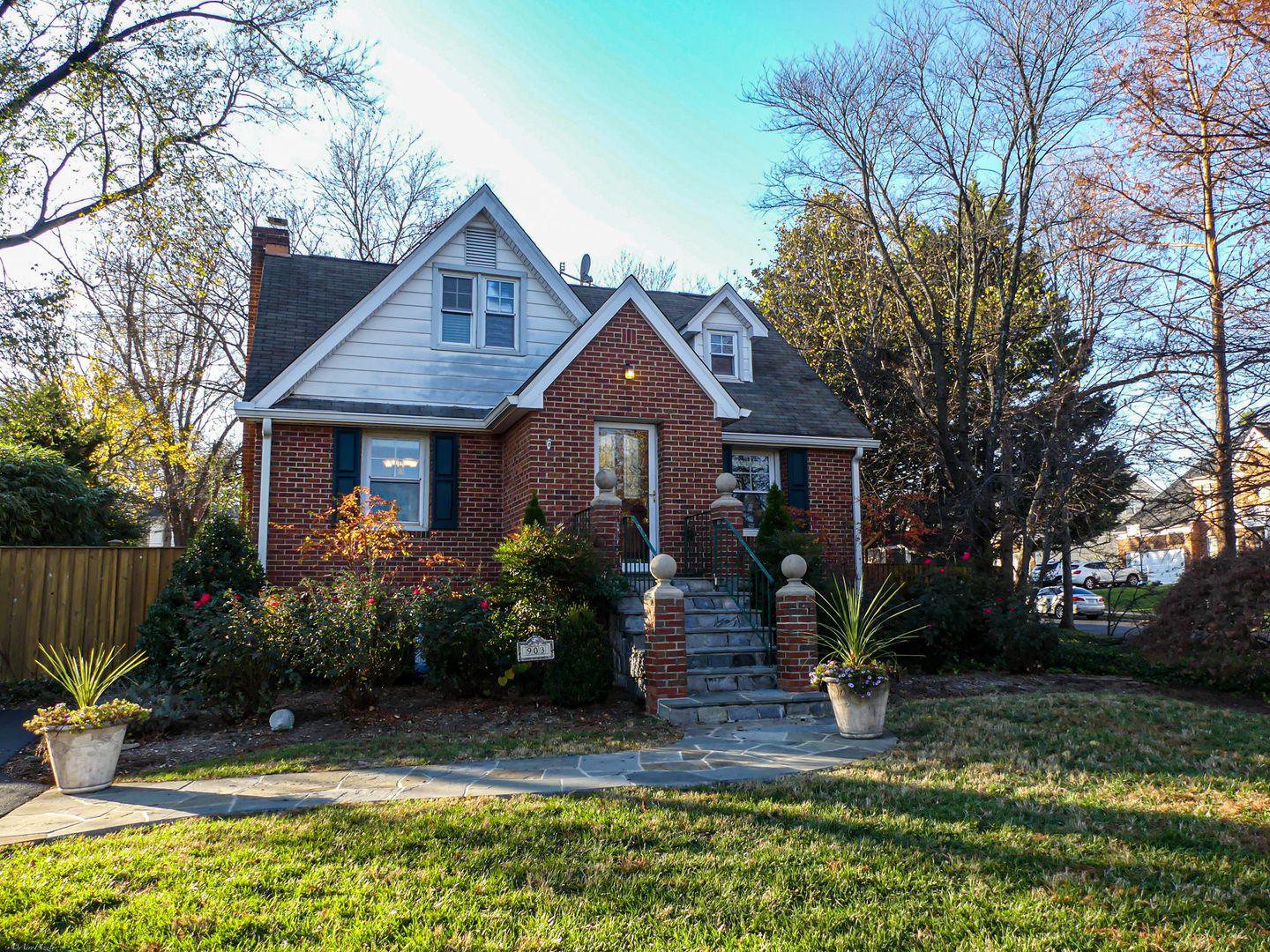 Herndon House: 903 Crestview Dr