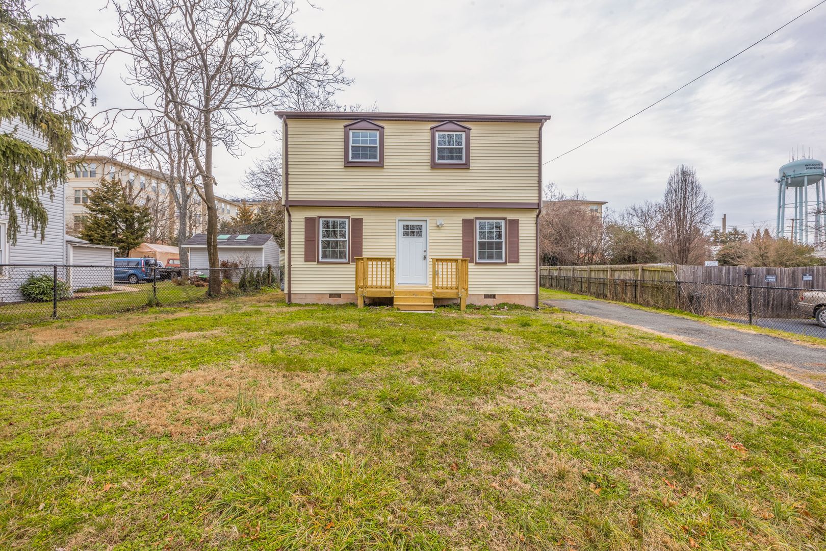 Manassas House: 9202 Douglas St