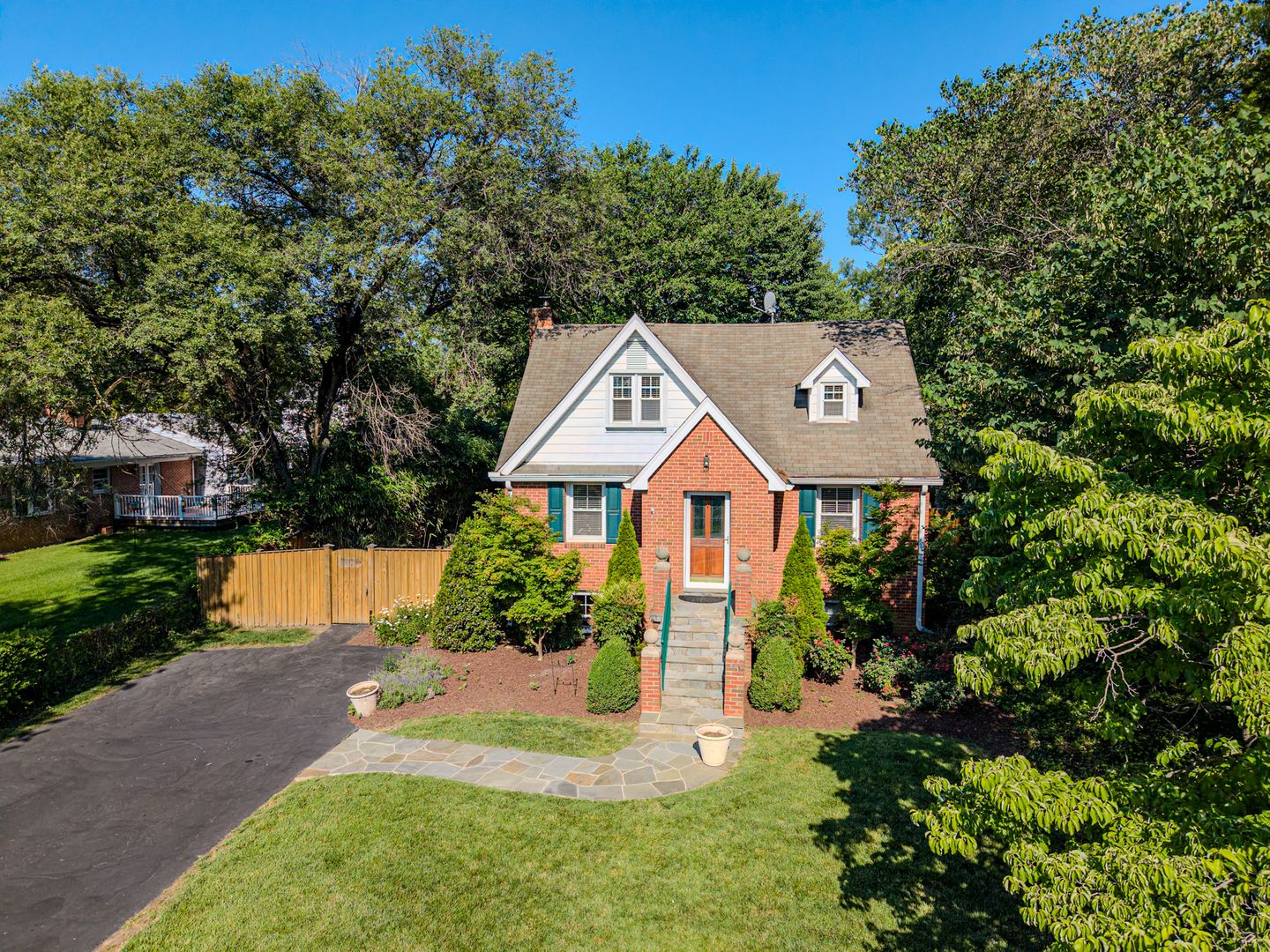 Herndon House: 903 Crestview Dr