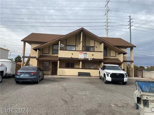 Las Vegas Blvd, T-Mobile Arena, Allegiant Stadium, and China Town are all just minutes away from the property. – photo 1