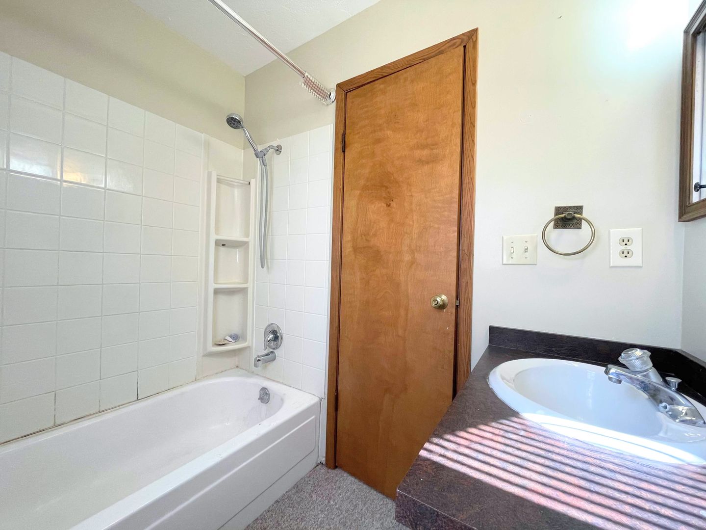 615 N Adams St, Hutchinson, KS 67501