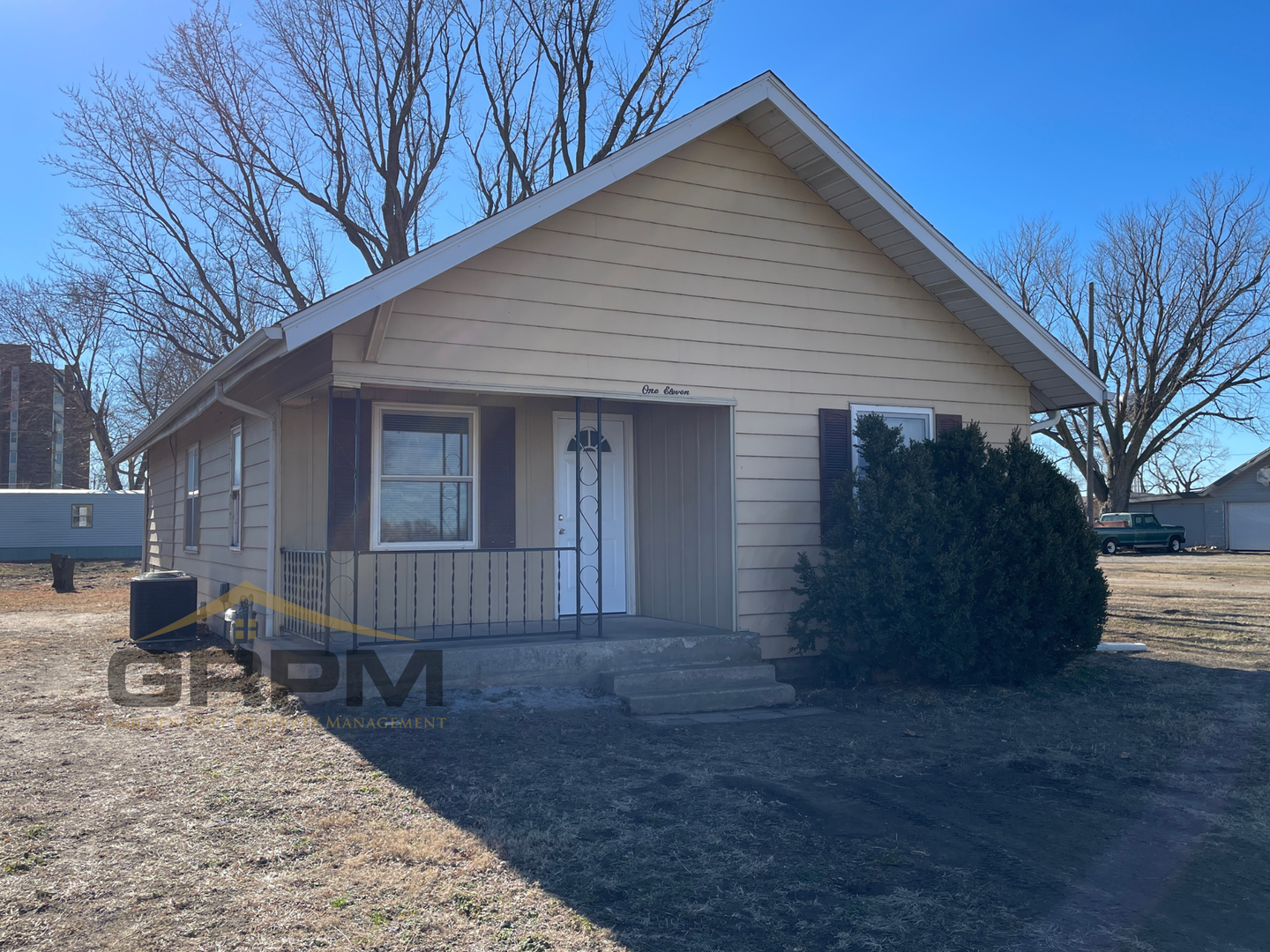 South Hutchinson House: 111 W 6th Ave