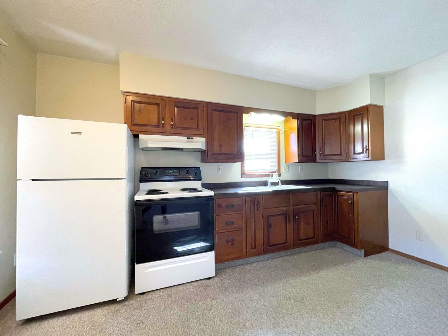 615 N Adams St, Hutchinson, KS 67501