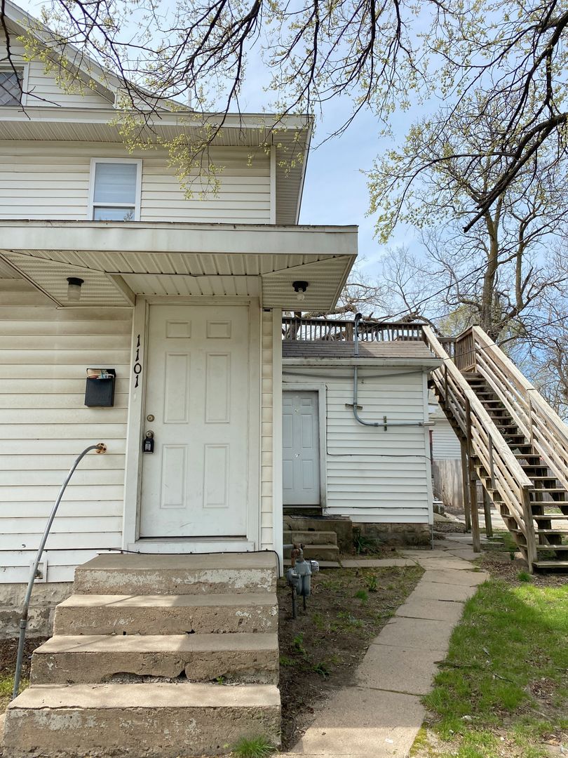 Hutchinson Apartment: 100 W 11th Ave