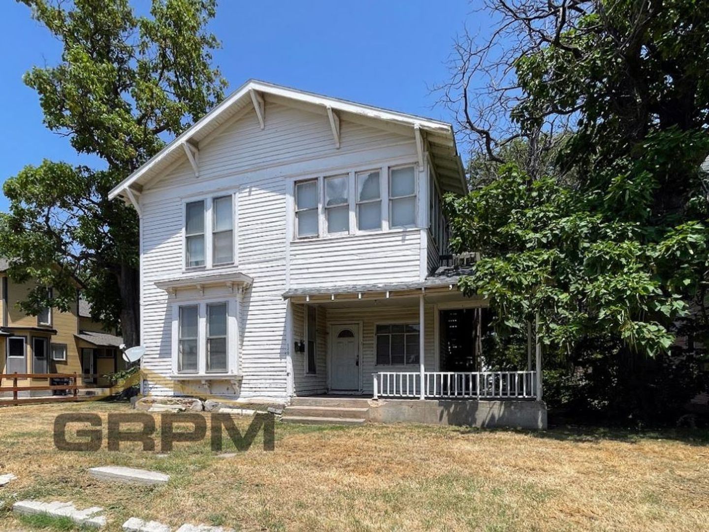 Hutchinson Apartment: 120 W 10th