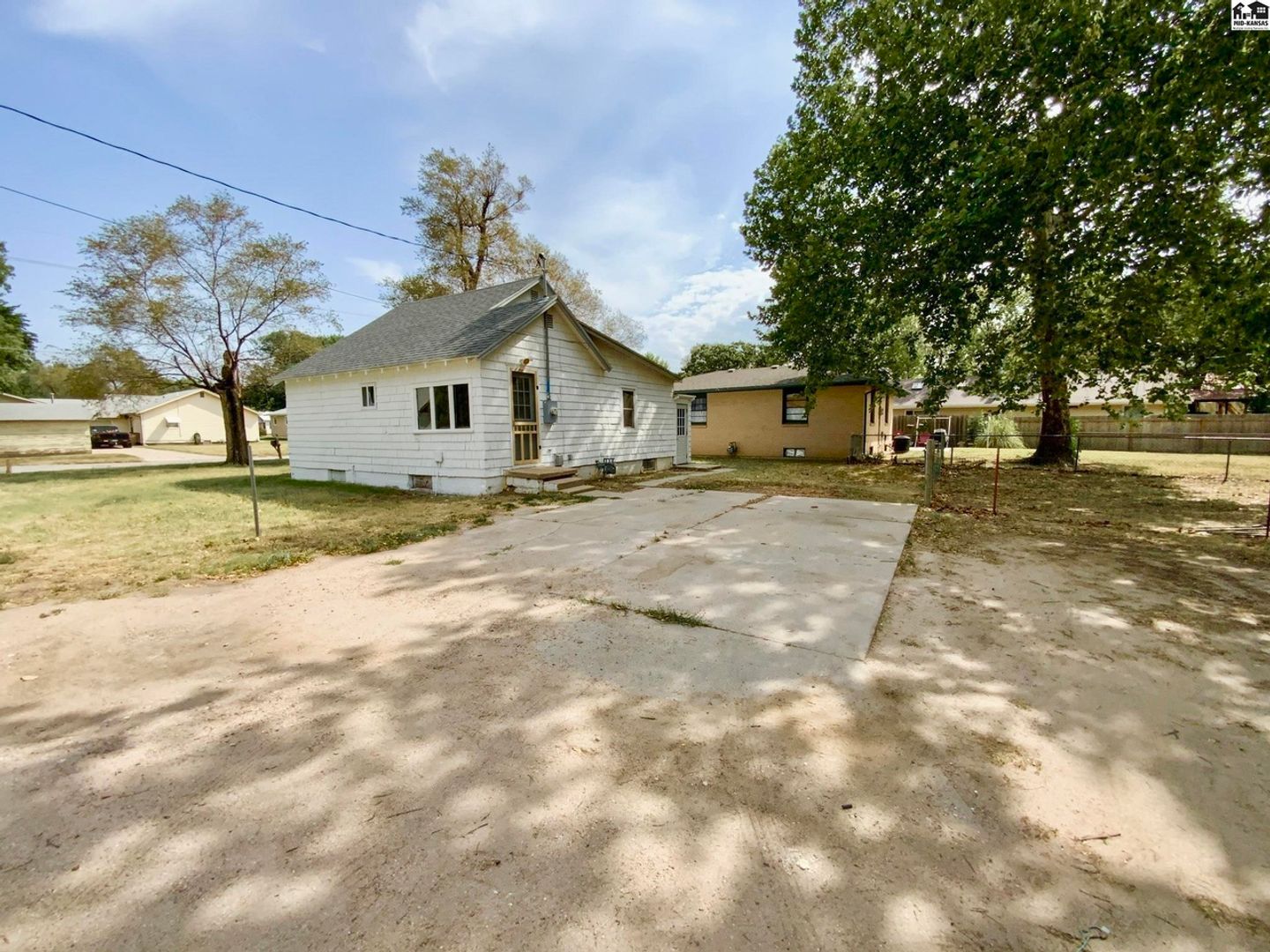 715 W 16th, Hutchinson, KS 67501