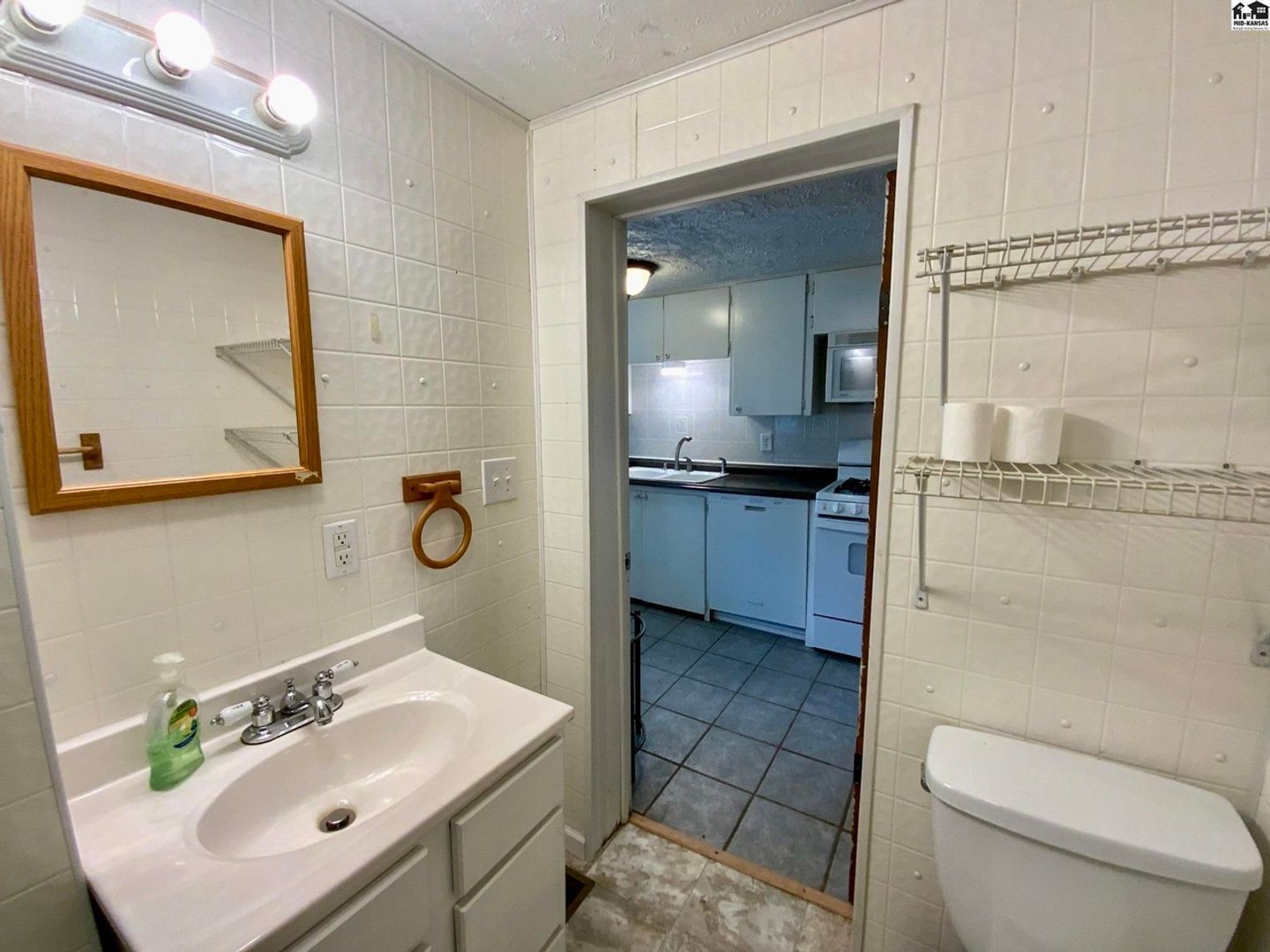 715 W 16th, Hutchinson, KS 67501