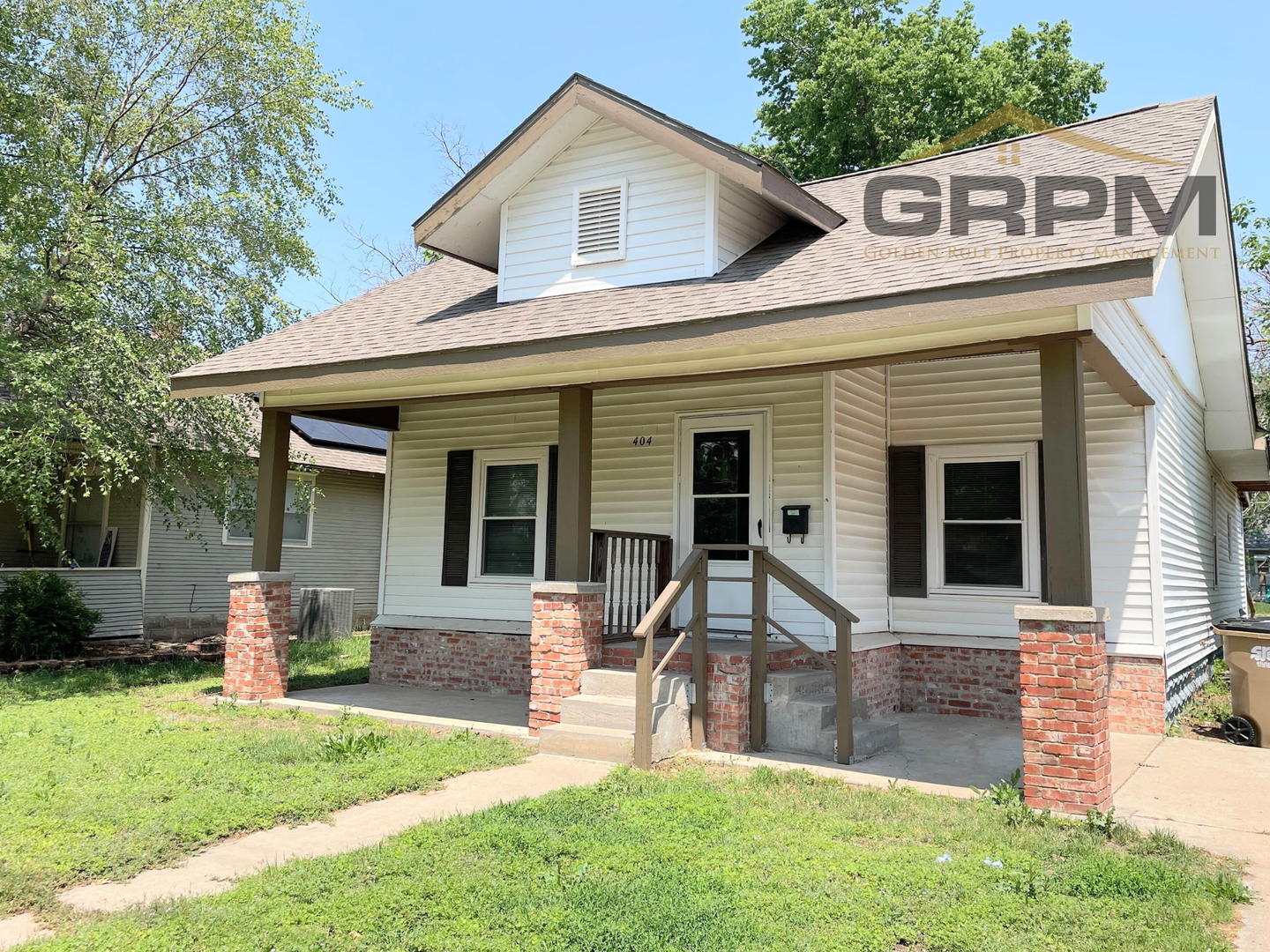 Hutchinson House: 404 E 12th