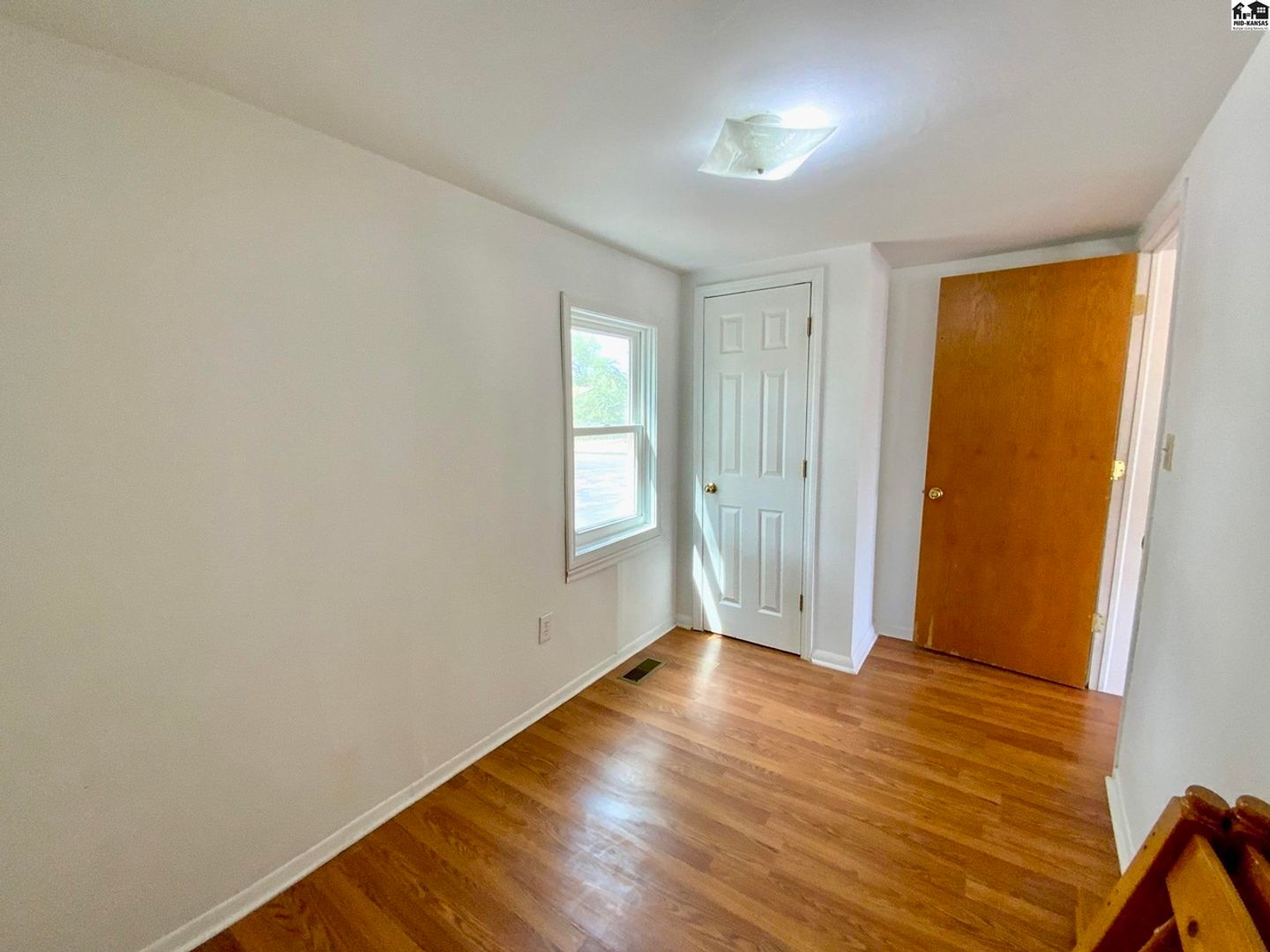 715 W 16th, Hutchinson, KS 67501