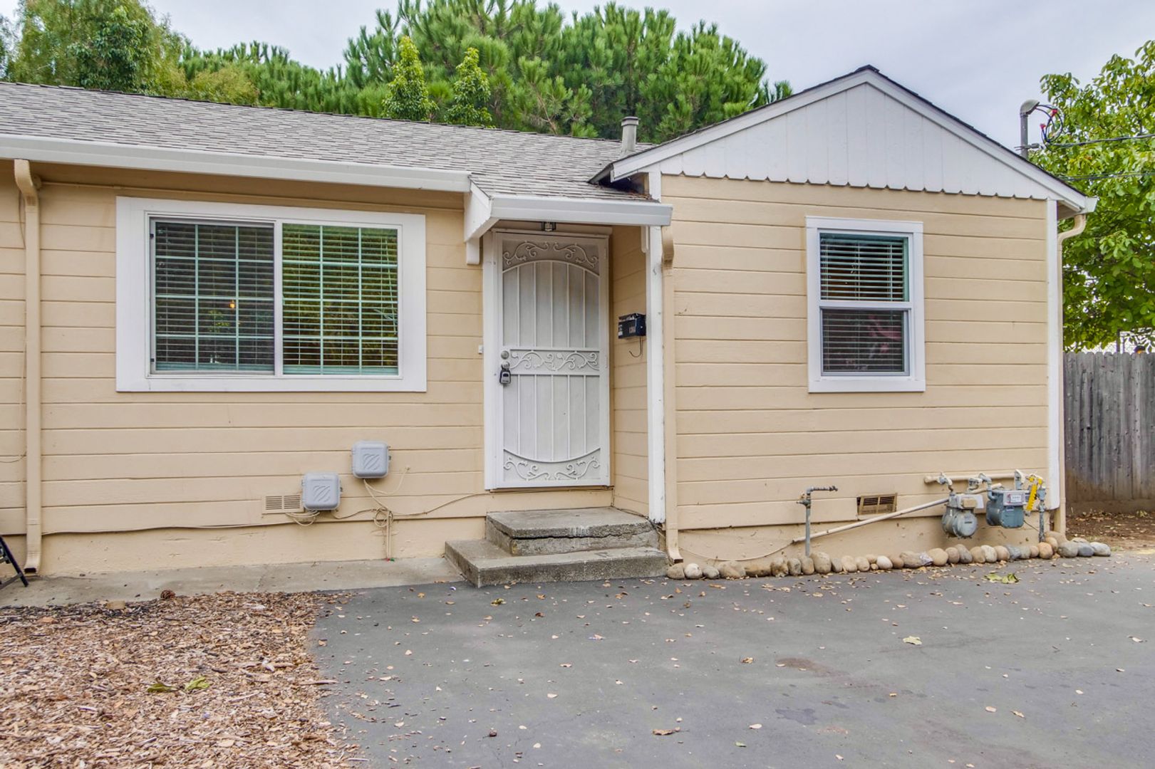 Union City Apartment: 1330, 1362, 1364 I Street