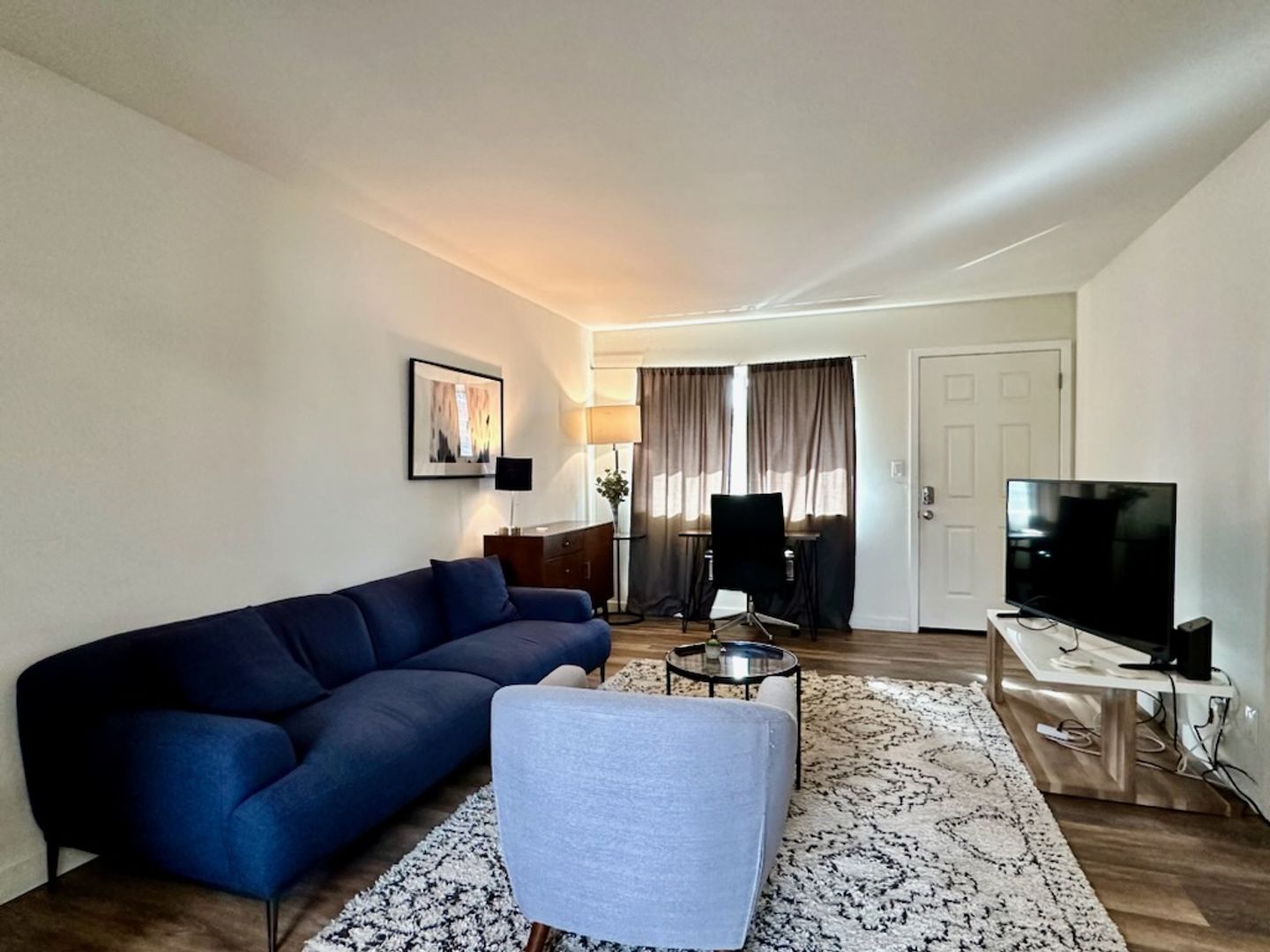 Redwood City Apartment: 193 Redwood Avenue