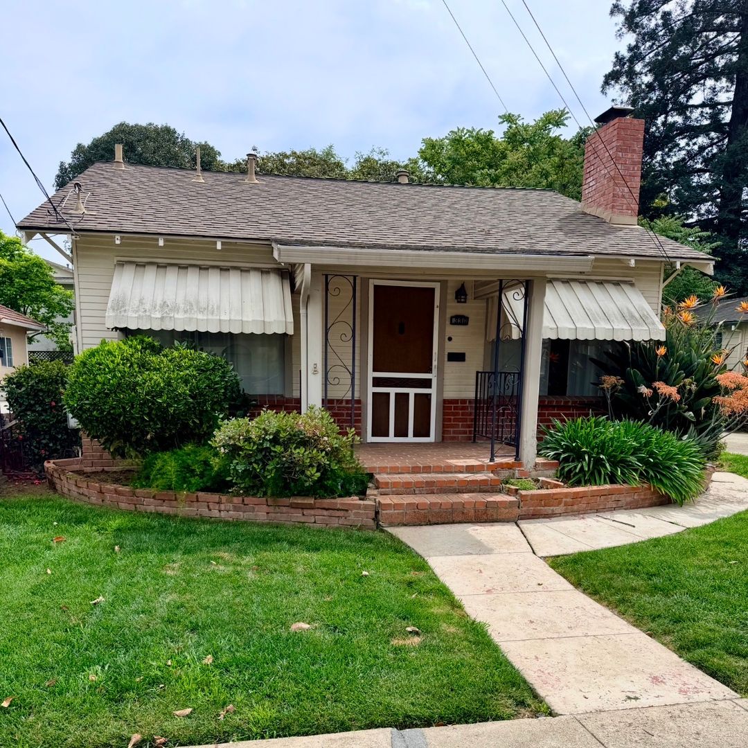 Sunnyvale House: 330 Waverly Street