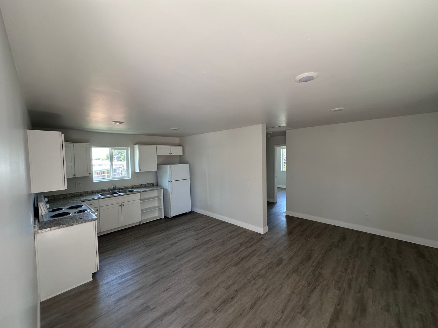 Roseville Apartment: 218 Doolittle Dr