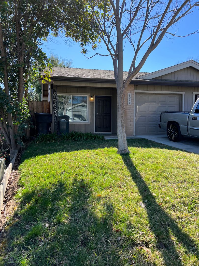 Sacramento Apartment: 1040-1042 Clinton Rd