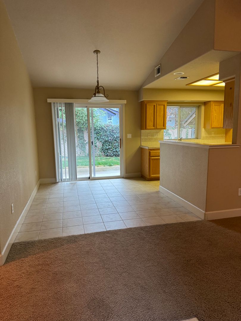 Auburn Apartment: 11588 Edgewood