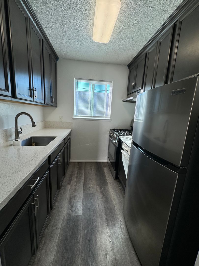 Roseville Apartment: 212 D Street