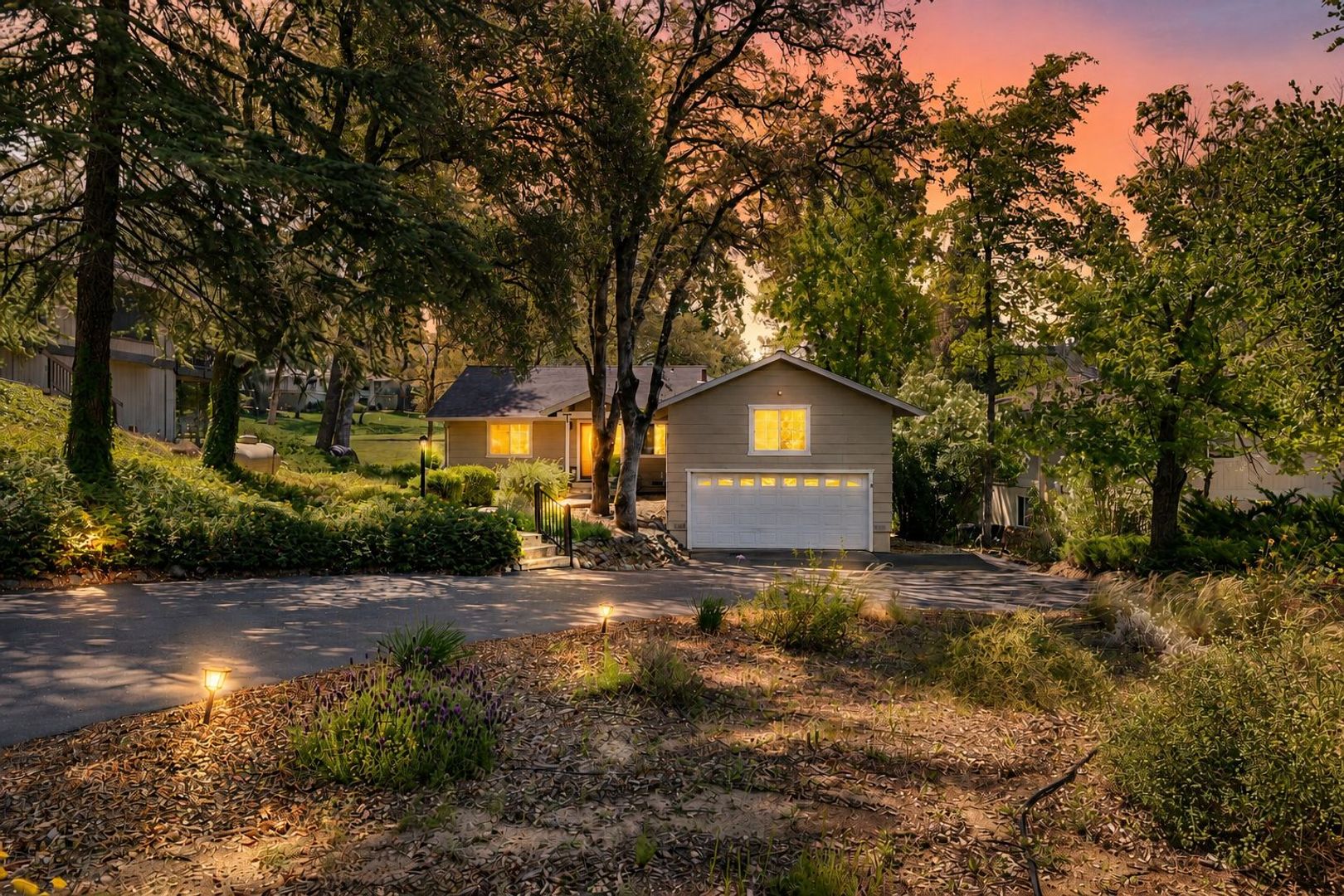Auburn House: 11035 Lakehsore South