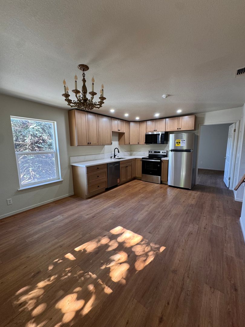 Grass Valley Apartment: 102 Richardson Dr