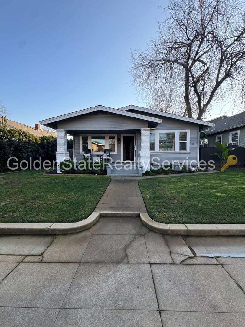 Roseville Apartment: 329 Pleasant St