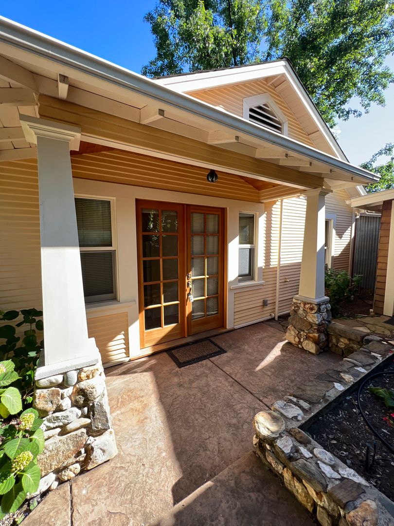 Grass Valley House: 108 1/2 Richardson