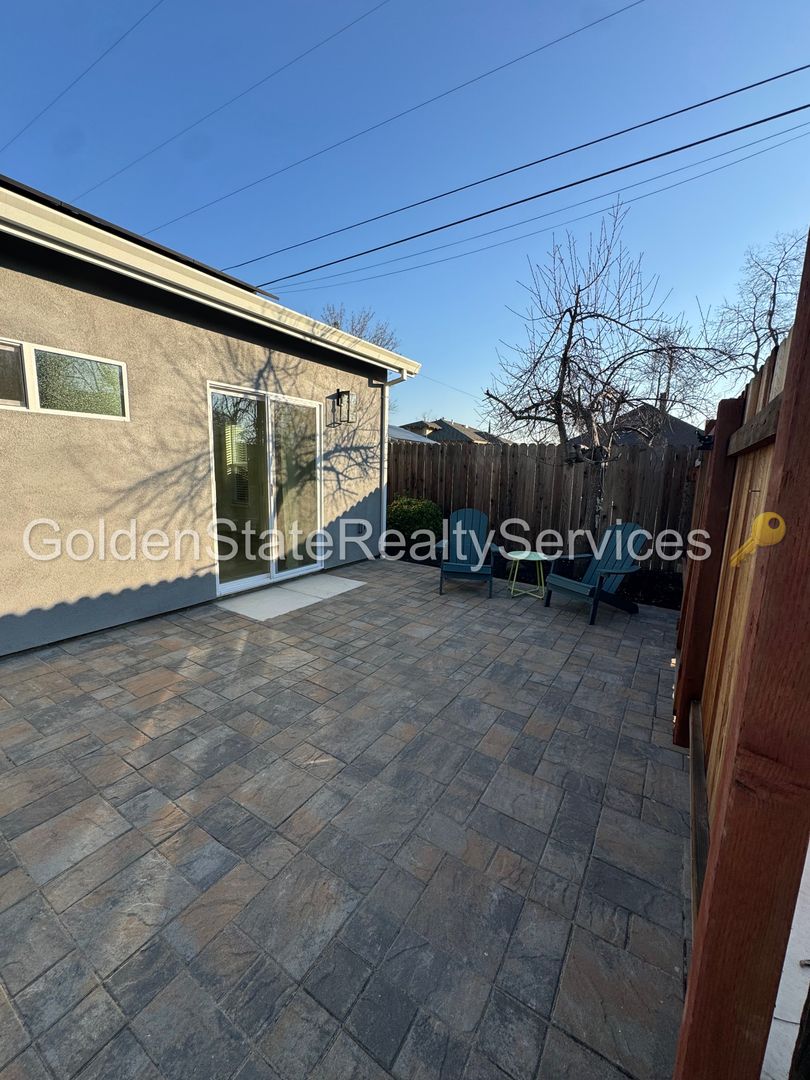 Roseville Apartment: 329 Pleasant St