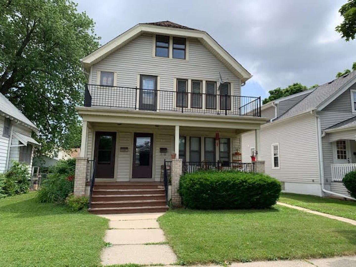 West Allis Apartment: 1034-36 South 76th Street