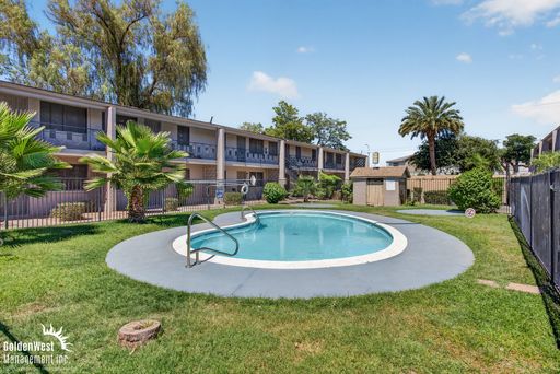 Comfortable Downstairs 1Bdm 1Ba Apartment with Community Pool in Central Phoenix – MI Special! – photo 1