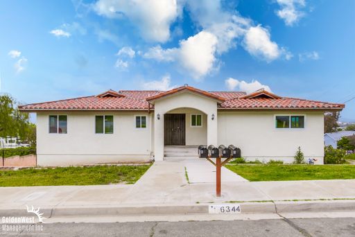 Newly Remodeled 3Bdm 2Ba Upstairs Apartment in San Diego! – photo 1