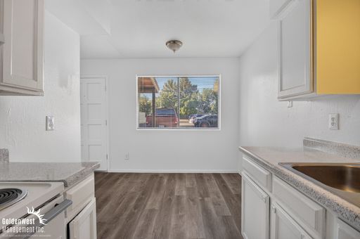 Comfortable 2Bdm 1Ba Apartment with Backyard in Phoenix! – photo 1