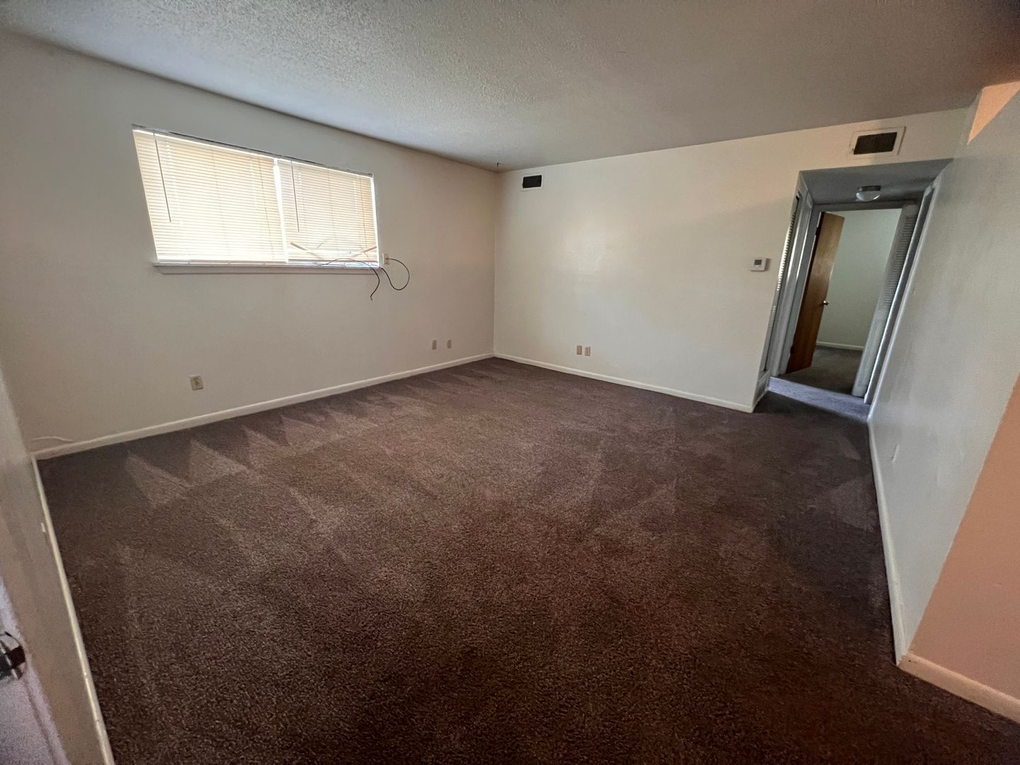 Cedar Falls Apartment: 1905 University Dr.