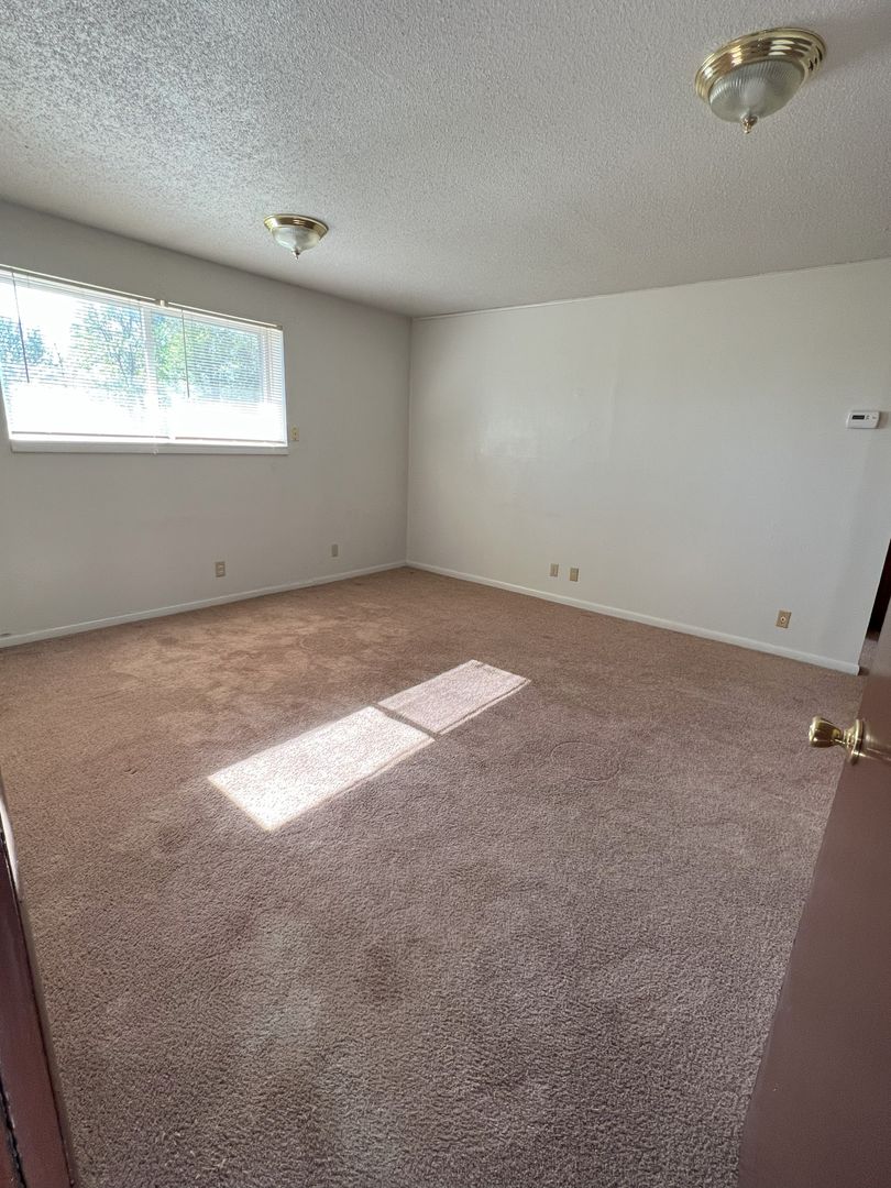 Cedar Falls Apartment: 3210 Spring Valley Ln
