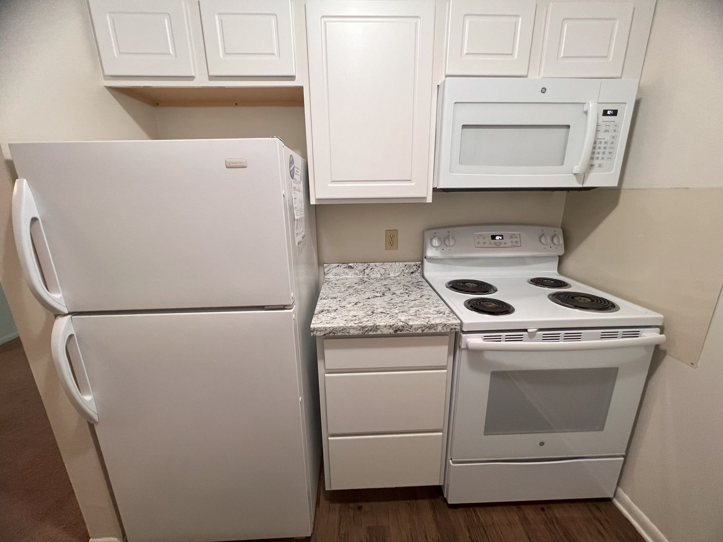 Cedar Falls Apartment: 1919 University Dr.