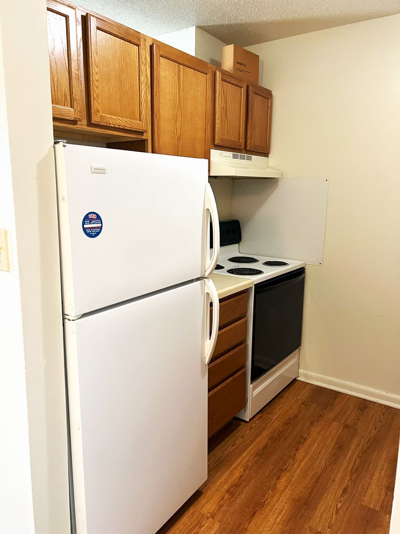 Cedar Falls Apartment: 1923 University Dr.
