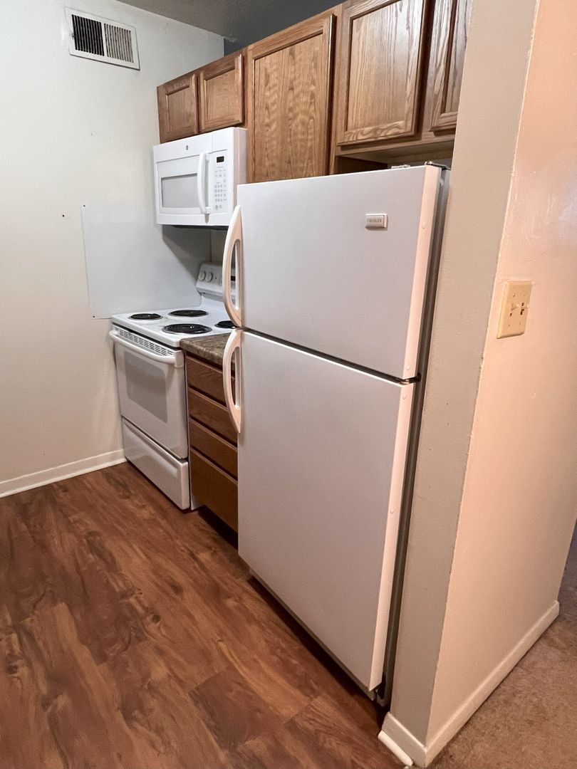 Cedar Falls Apartment: 3209 University Dr.
