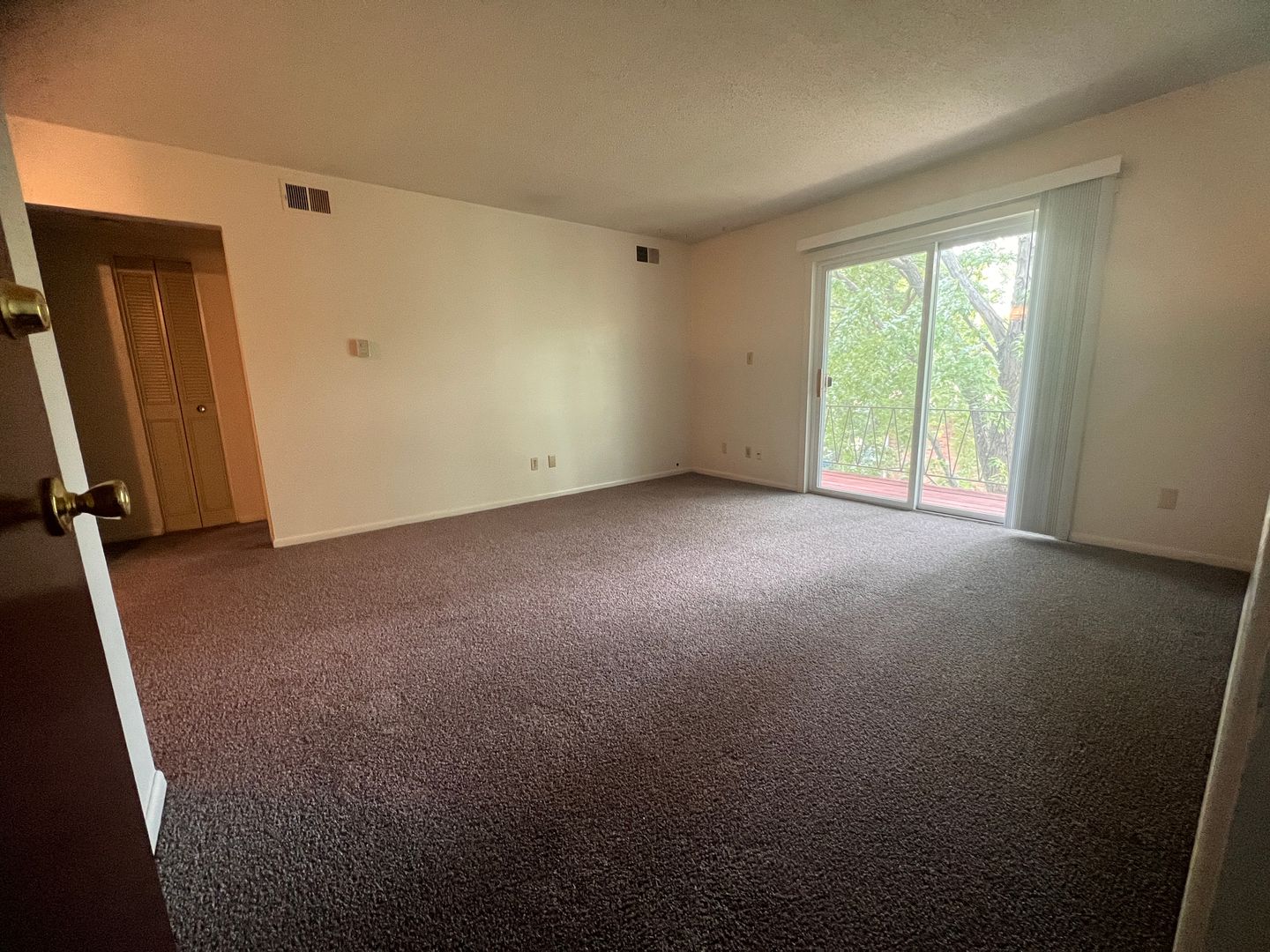 Cedar Falls Apartment: 1824 University Dr.