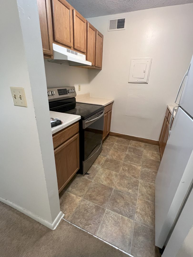 Cedar Falls Apartment: 3203 Spring Valley Ln
