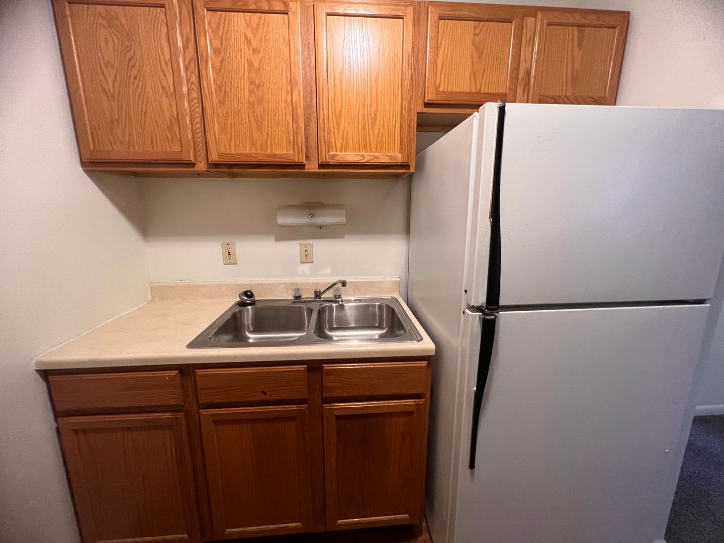 Cedar Falls Apartment: 1905 University Dr.