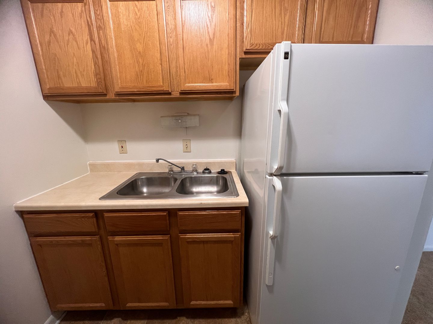 Cedar Falls Apartment: 1823 University Dr.