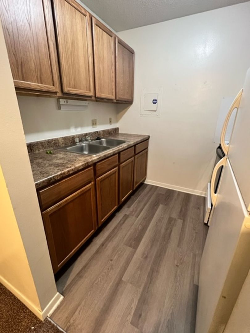 Cedar Falls Apartment: 3121 University Dr.
