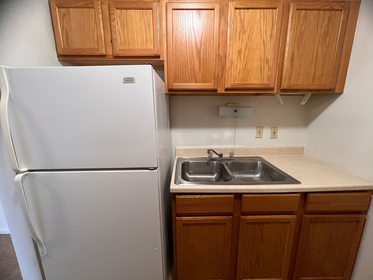 Cedar Falls Apartment: 1909 University Dr.