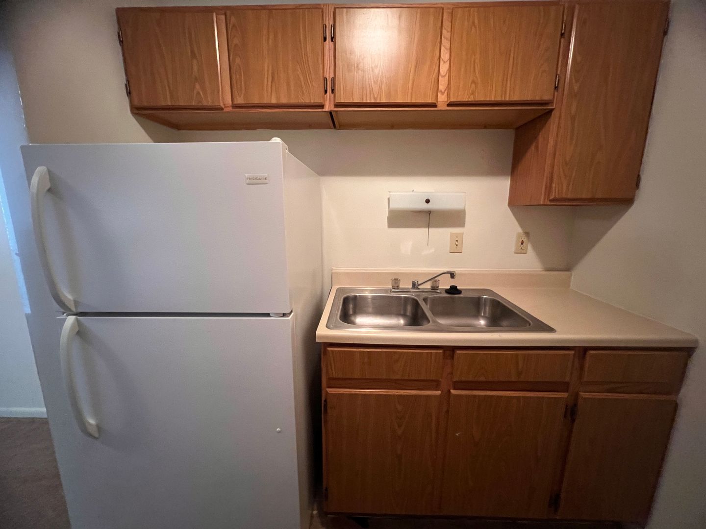 Cedar Falls Apartment: 1824 University Dr.