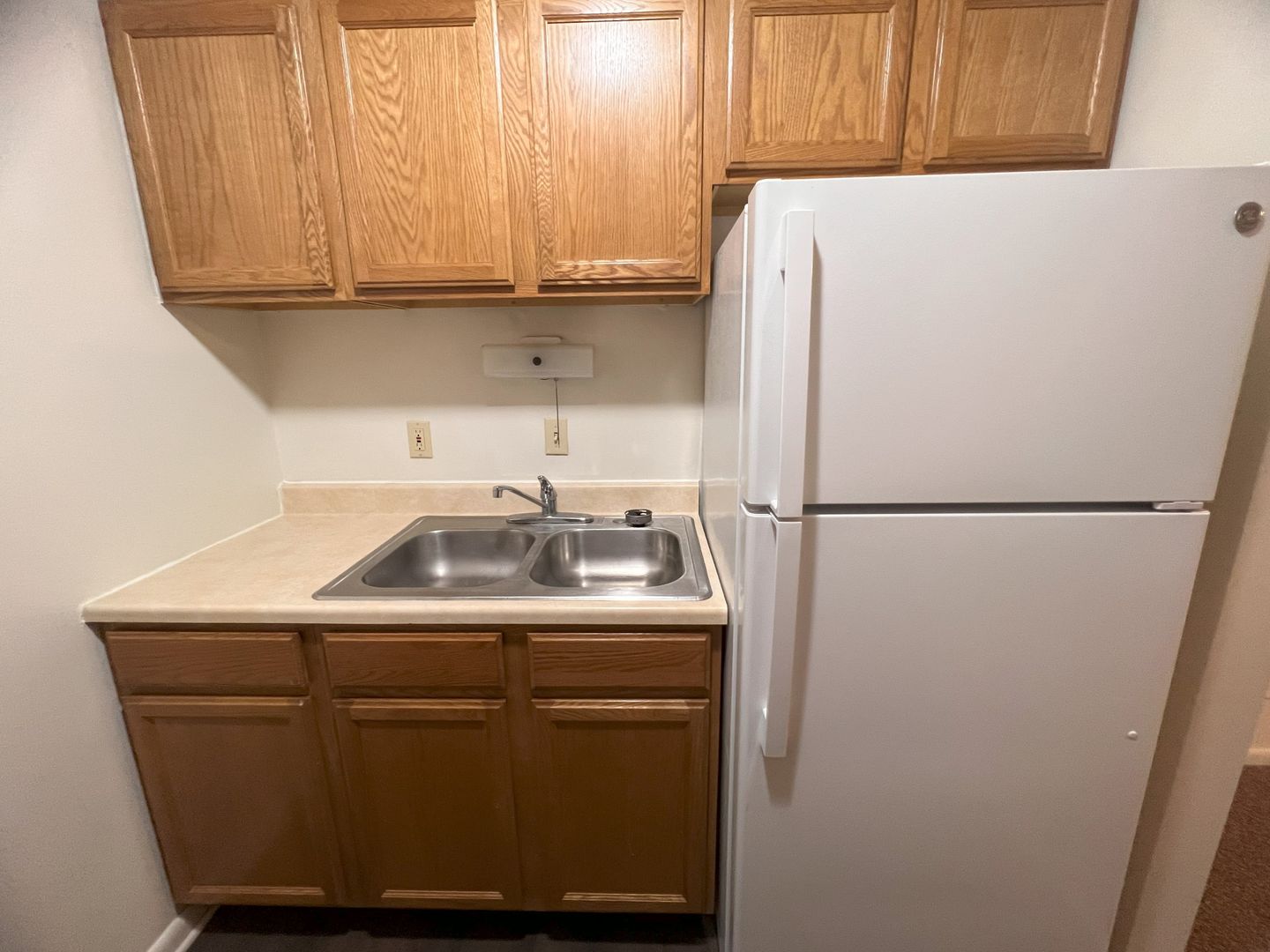 Cedar Falls Apartment: 1905 University Dr.