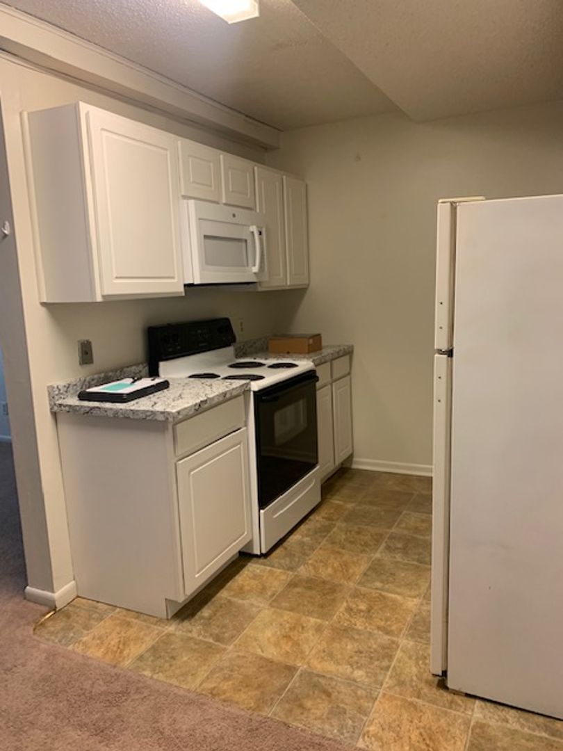 Cedar Falls Apartment: 3125 Spring Valley Ln