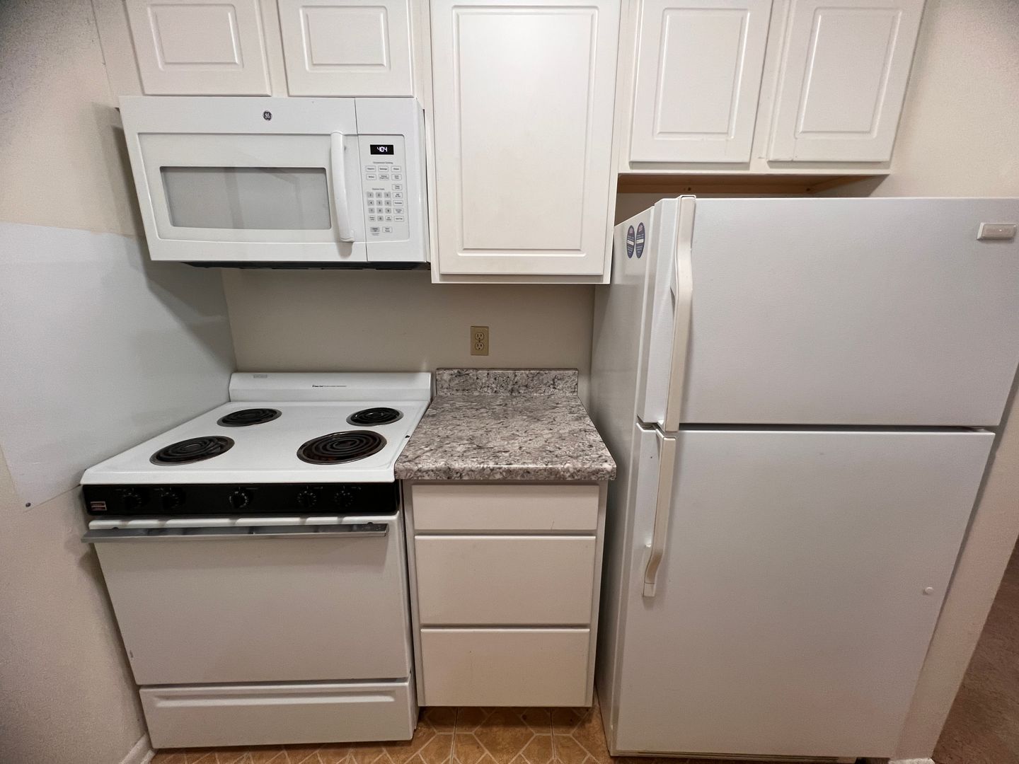 Cedar Falls Apartment: 2005 University Dr.