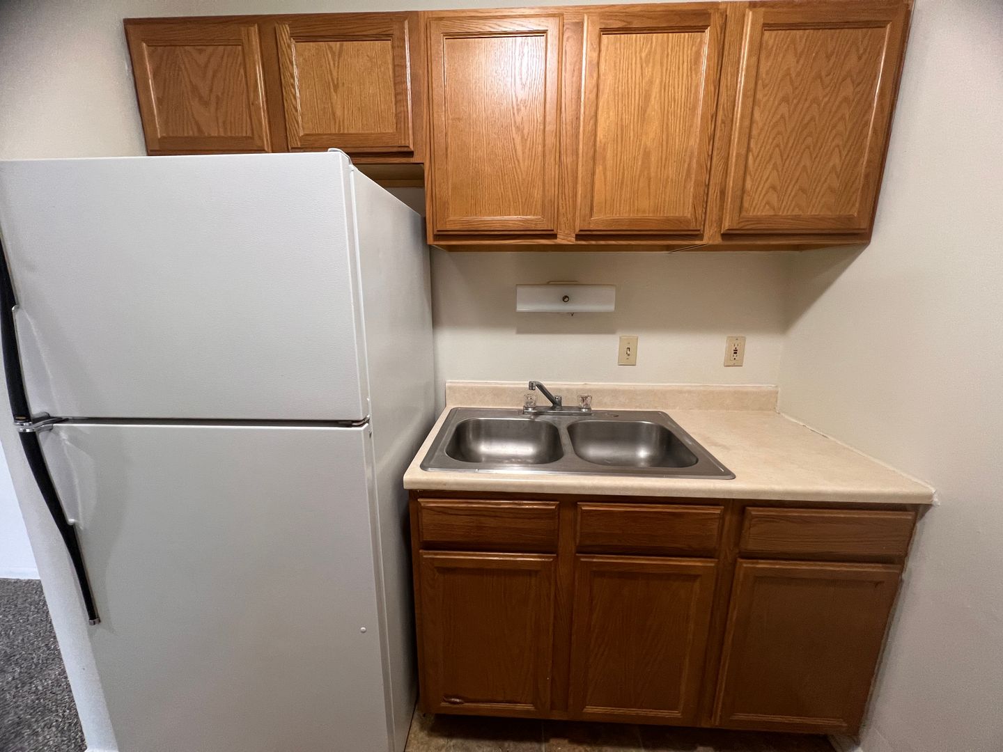 Cedar Falls Apartment: 1823 University Dr.
