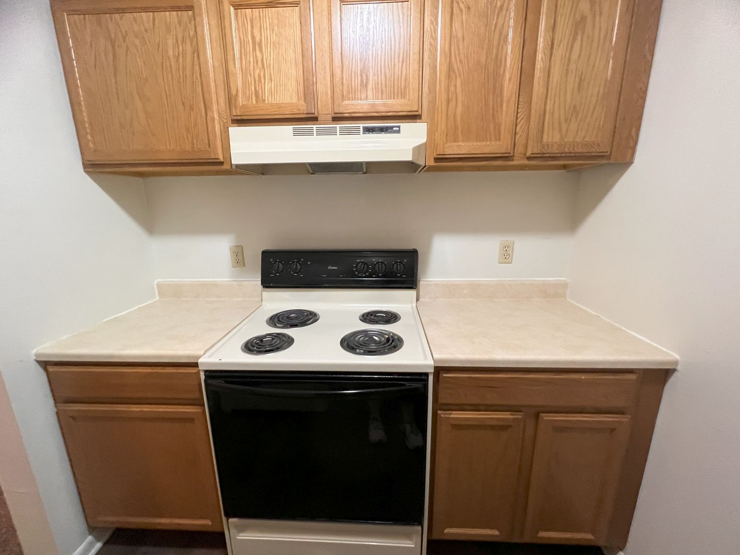 Cedar Falls Apartment: 1819 University Dr.