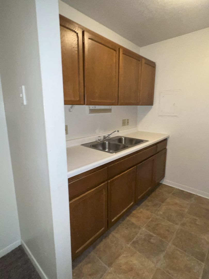 Cedar Falls Apartment: 3121 University Dr.